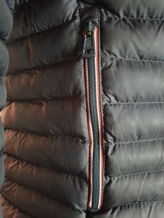 Vand haina MONCLER marimea M