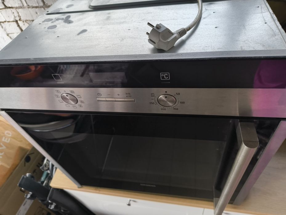 Фурна за вграждане Siemens