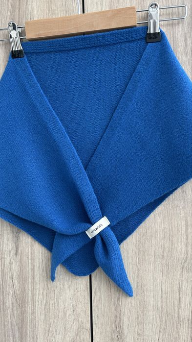 Esarfa triunghiulara, albastra, din lana 100%
