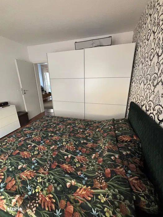 Apartament 3 camere de vanzare,zona Florilor