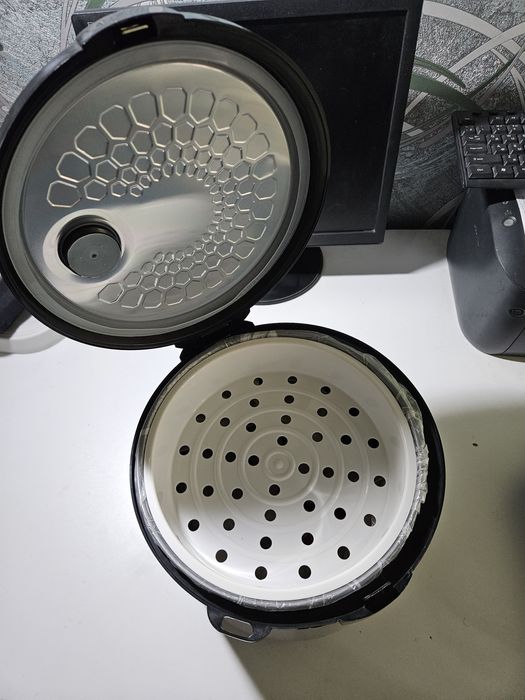 Продаётся новая мультиварка Zepter ZP-M77.