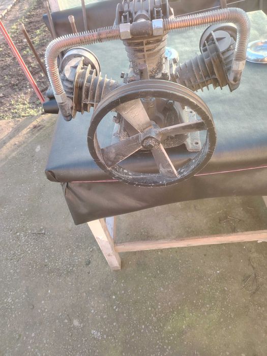 Продавам конпресорна глава 495 в мин.