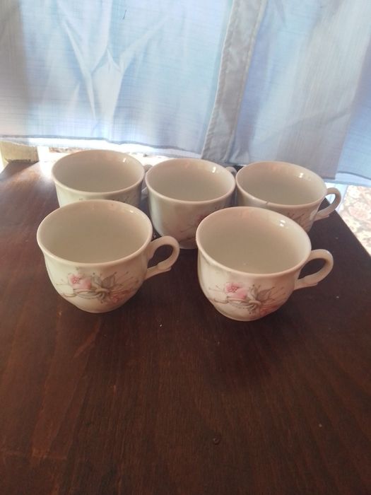 Чаши стъклени и порцеланови