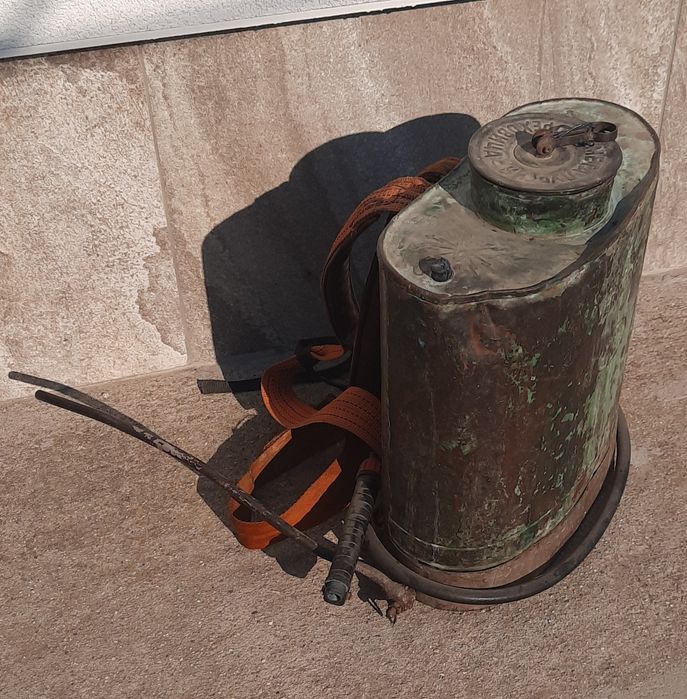 Използвана пръскачка, която е запазена, работи безотказно.