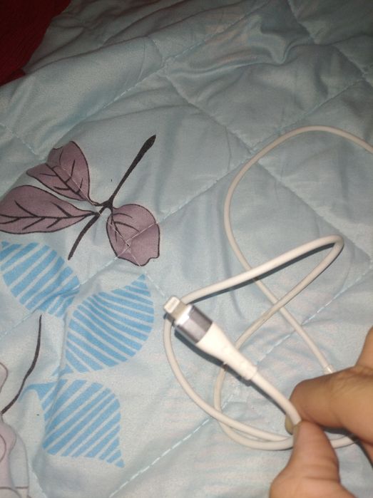 Încărcător iPhone folosit doar 2 zile