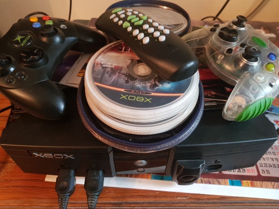 Xbox classic 1 два джойстика дистанционно за DVD