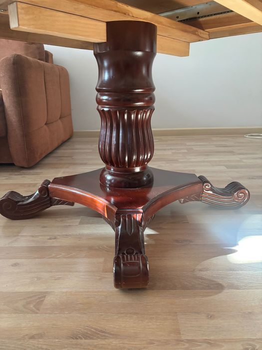 Стол из натурального дерева