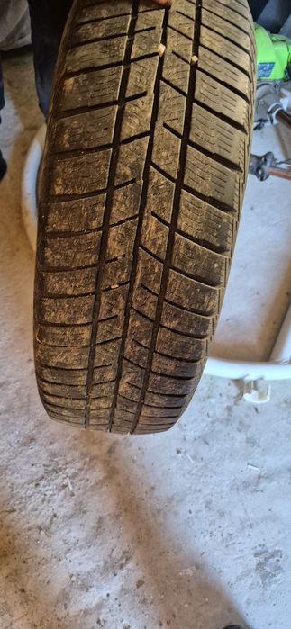 Vând cauciucuri polaris