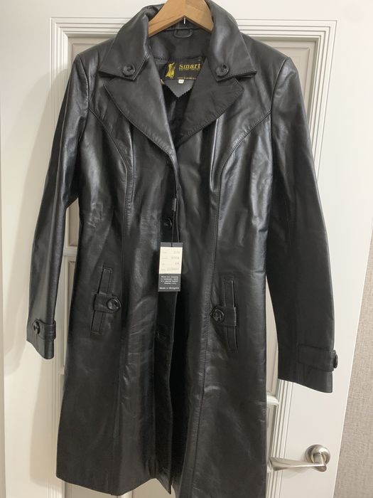 Женский кожаный плащ