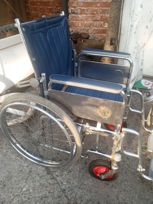 продам инвалидную коляску