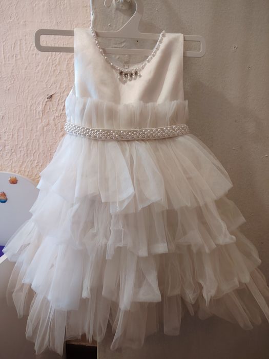 Белое шикарное платье на девочку