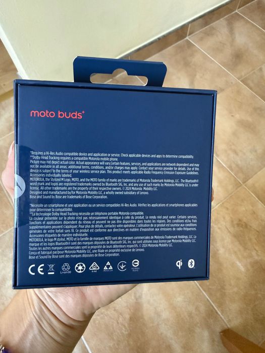 Продавам безжични слушалки Moto Buds