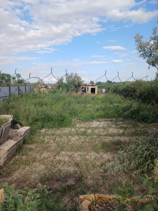 Продаётся дача на берегу озера