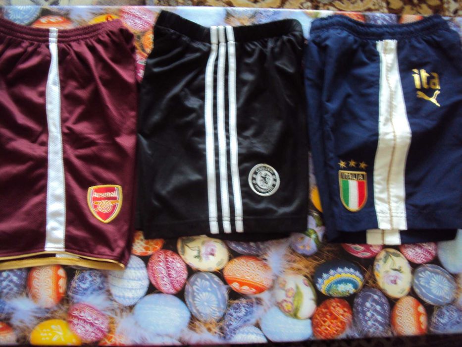 Спортни футболни блузи на Manchester United F.C и Liverpool F.C. плюс футболни къси панталони