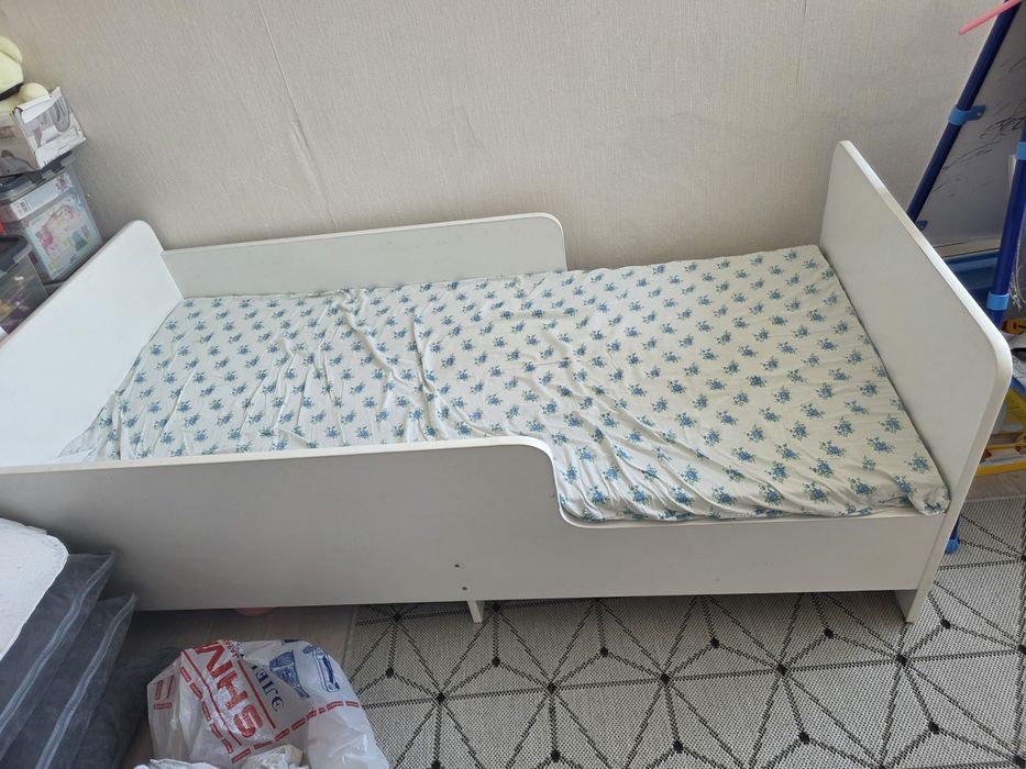 Продам кровать с матрасом