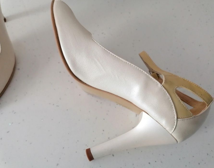 Pantofi piele mărimea 35 cu interiorul de 22.5 cm