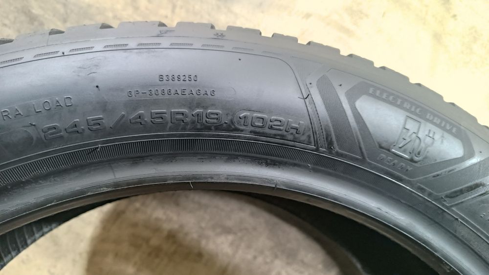 245/45/19 Goodyear Дот 4524