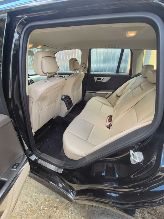 P.F.UNIC proprietar in Ro din 2017 vand autoturism  Mercedes-Benz GLK-200 CDi- dotari PREMIUM