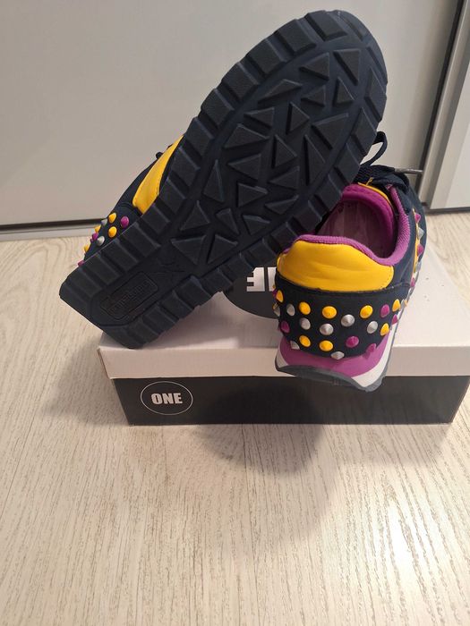 Încălțăminte casual mărimea 38.