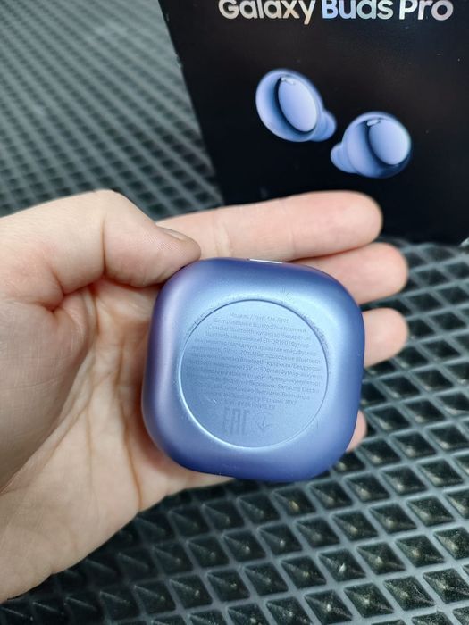 SAMSUNG GALAXY BUDS PRO  в отличном состоянии.