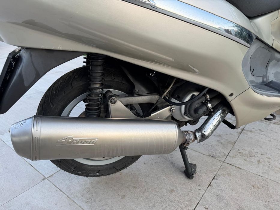 Scuter 125 cm³ Piaggio X8, an 2004-16000 km