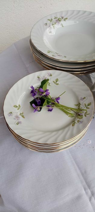 Порцелан за допълване с Теменужки