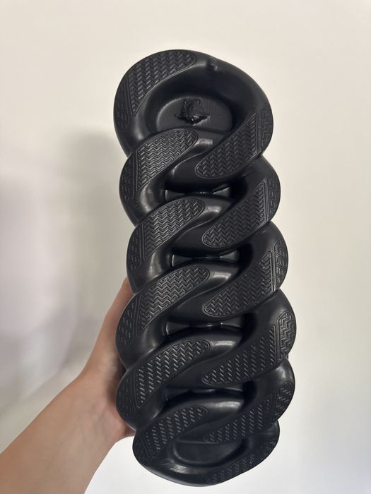 Versace Chain Reaction Black & Read