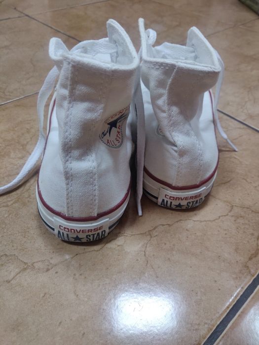 Маратонки Nike и кецове Converse