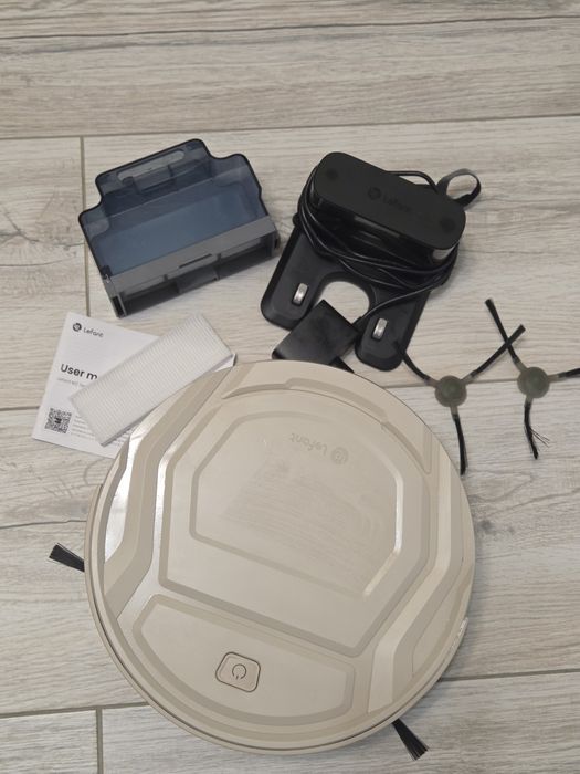 Robot aspirator Lefant