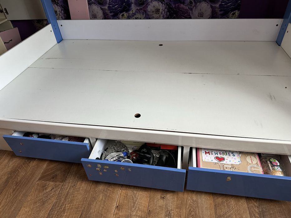 Кровать двухъяросная большая