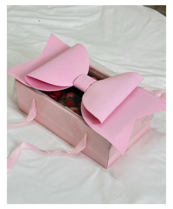 Коробка бантик розовый для клубник