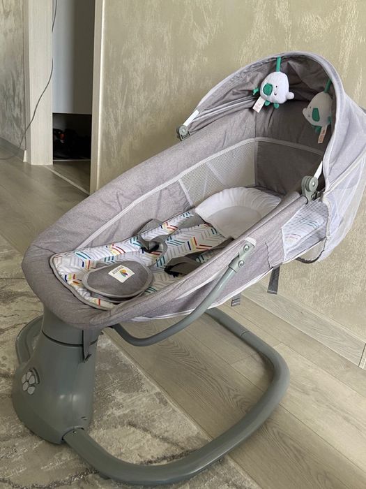 Продается шезлонг качалка