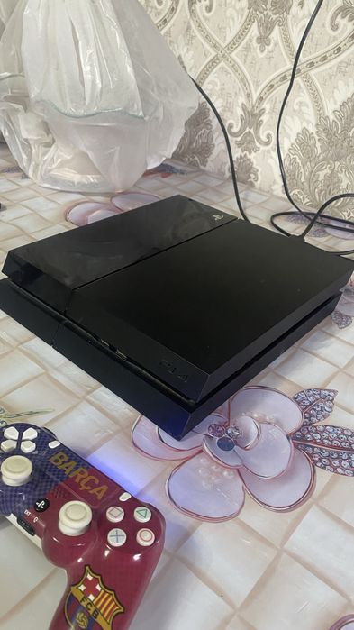 PS4 Slim продается в отличном состоянии FIFA 25