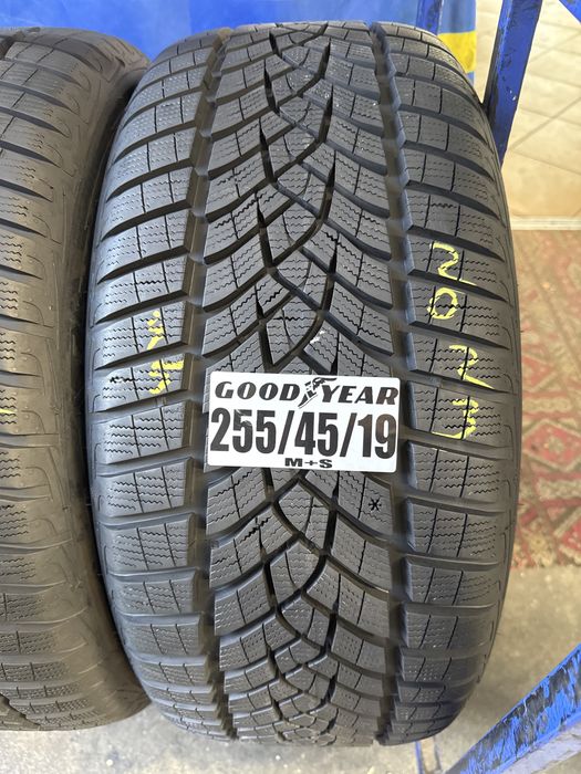 255/45/19 Good Year M+S