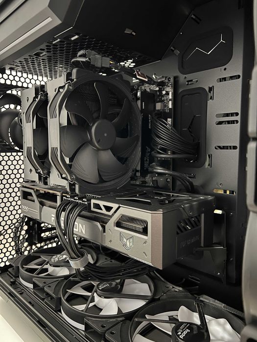 PC Gaming Ryzen 7 9800X3D + RX 9070 XT 16GB + 64GB DDR5