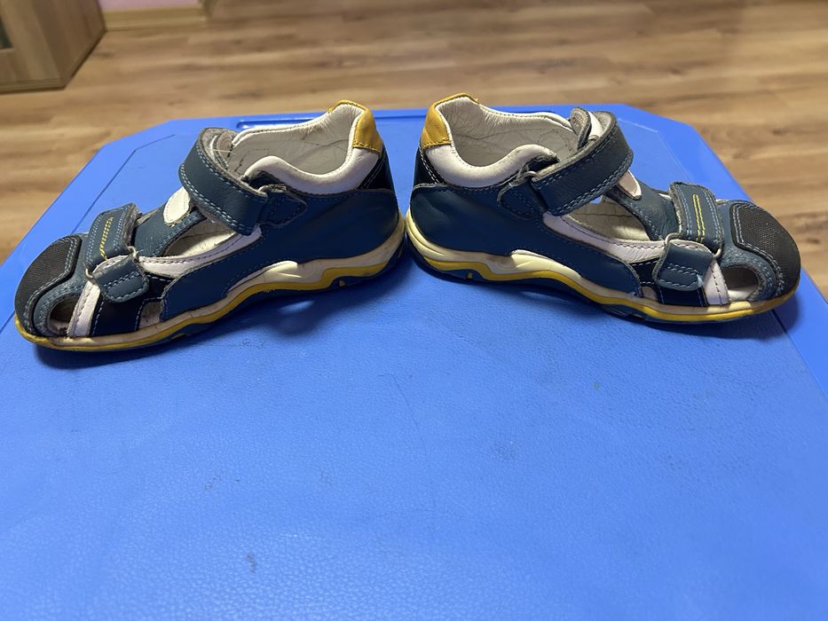 Детски кожени сандали