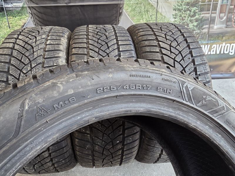 225/45/17 Goodyear 4бр