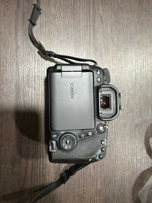 Canon EOS 70D + 3 обектива + светкавица Speedlite 270EX II