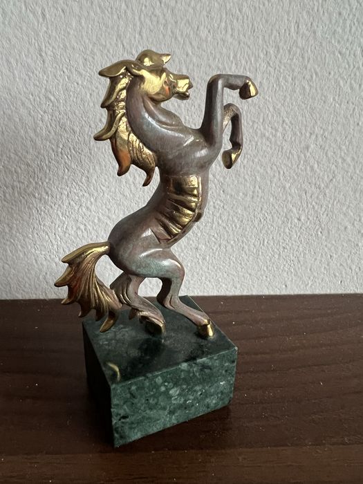Бронзов Кон - скулптура на Богдан Бондиков