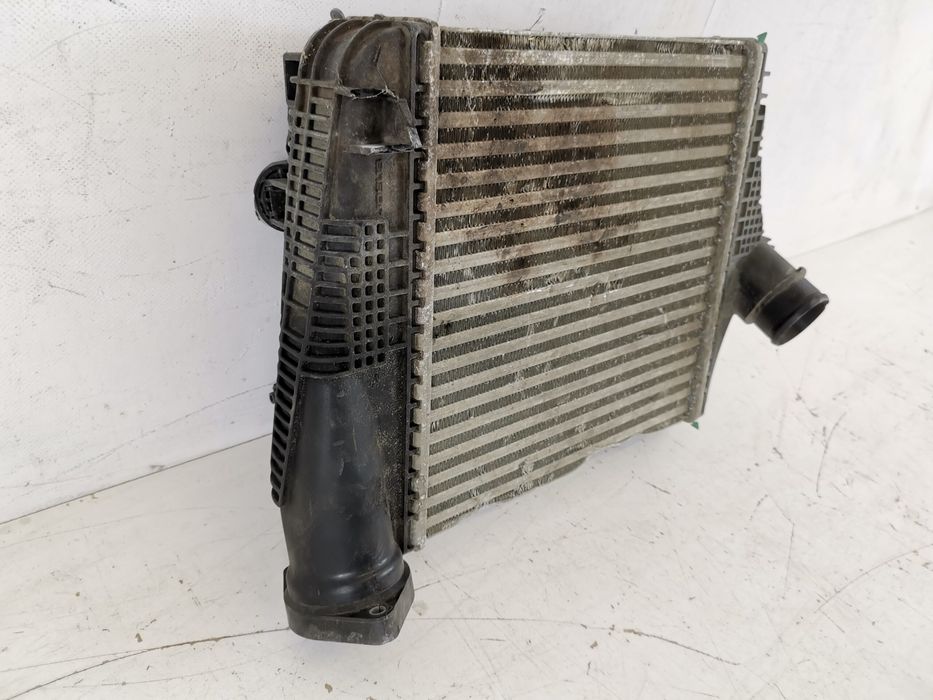 Интеркулер Радиатор Ауди Q7 4M / Audi Q7 4M Оригинален