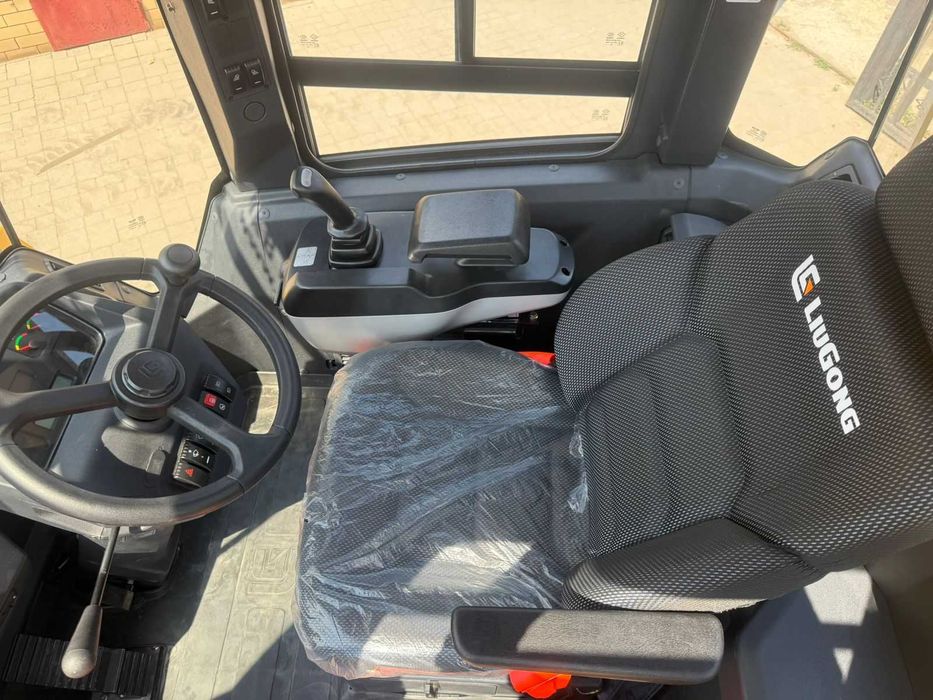 Фронтальный погрузчик LIU GONG 855