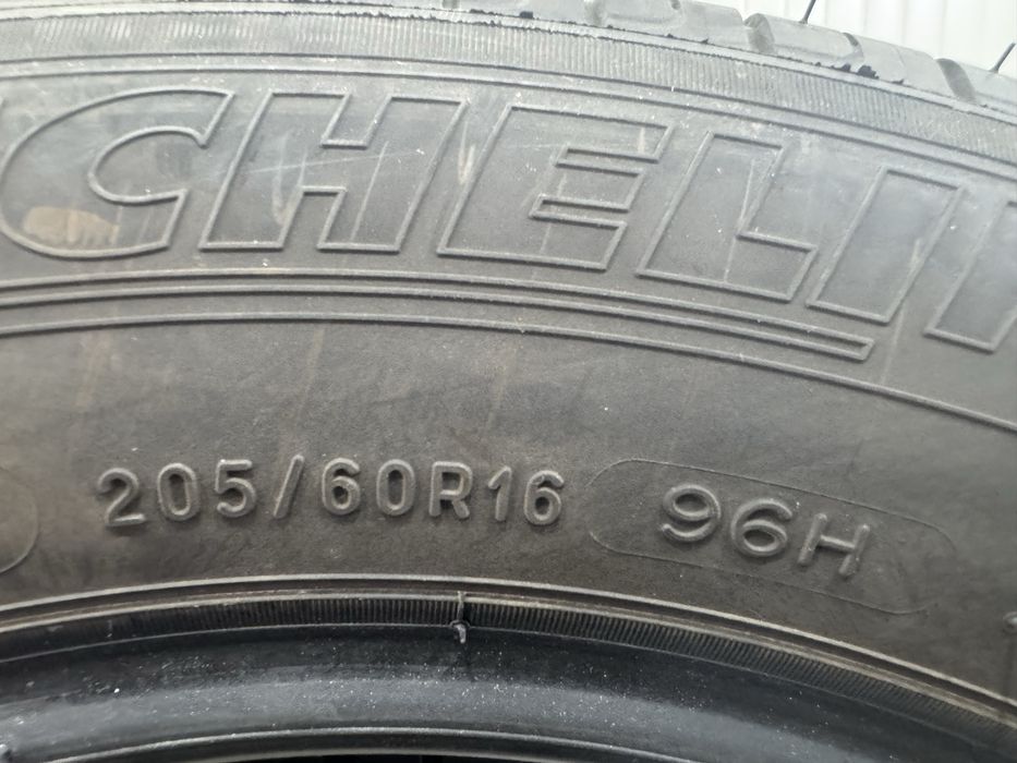 Автомобилни гуми 205 60 16 Mishelin