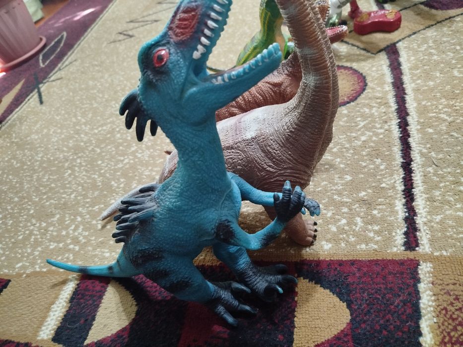 Динозавры  игрушки