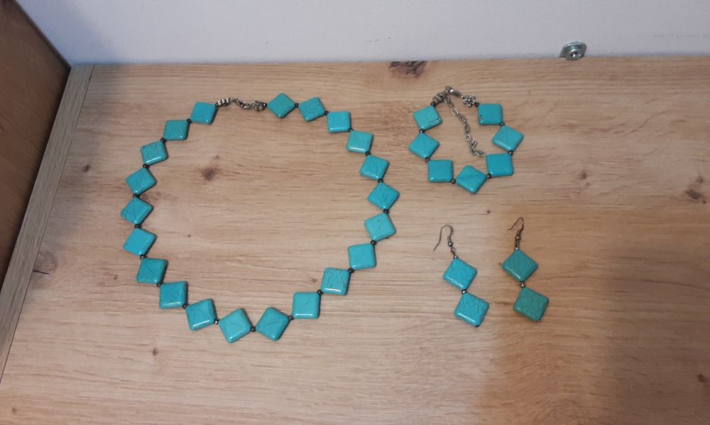Set pietre turcoaz colier, bratara, cercei