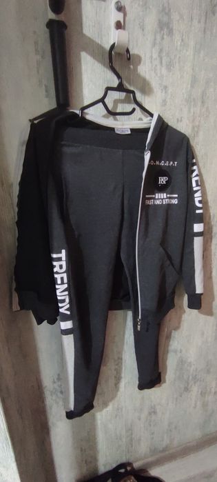 Продам спортивный костюм