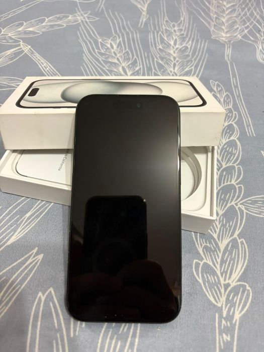 Vând Iphone 15 Black ,256 GB, folosit aproape 2 ani cu folie si husa