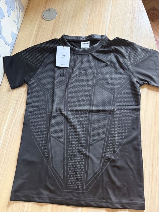 Продам футболки компрессионные Gymshark