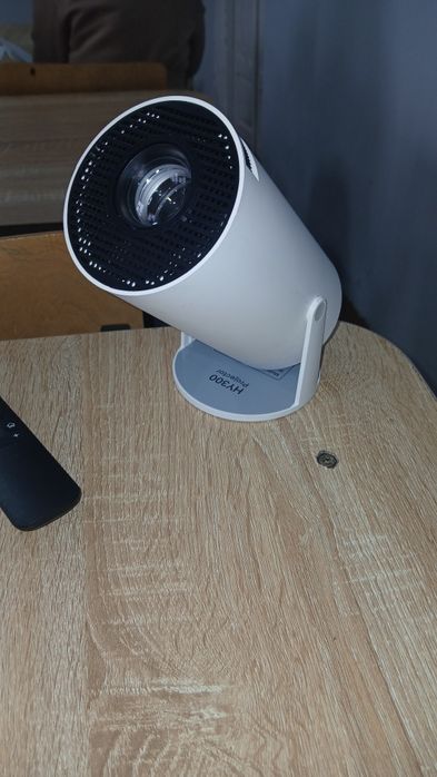 Proyektor. Arzon qilib bervoraman. Halli yangi holatda.