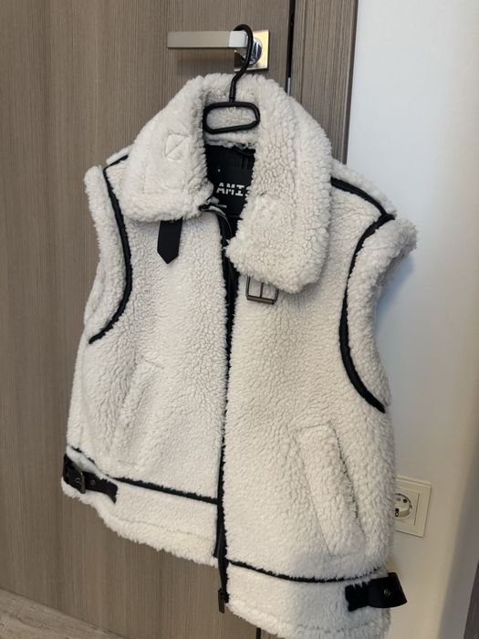 Бял оувърсайз елек