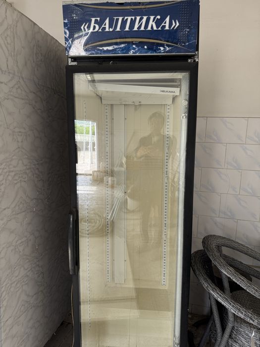 Продам витринный холодильник
